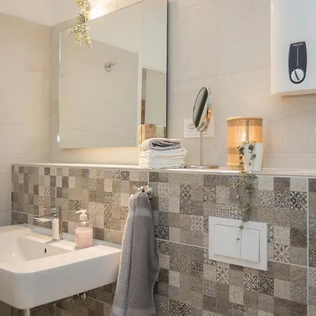 아파트 Deluxe - Sauna & Pool - Free Parking *