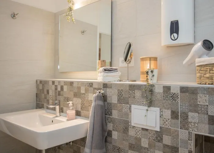 Lejlighed Deluxe - Sauna & Pool - Free Parking *